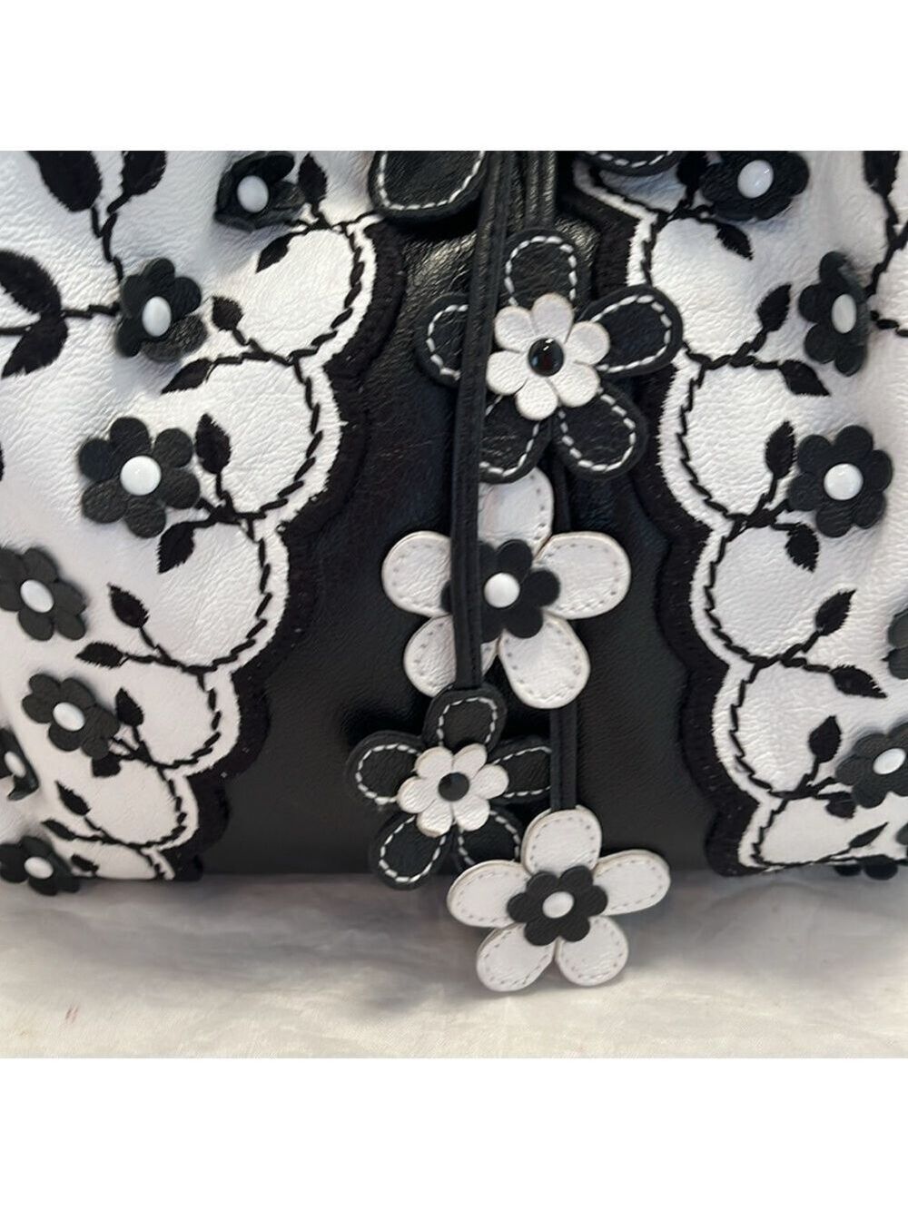 Isabella Fiore Flowers Satchel - Picture 4 of 16
